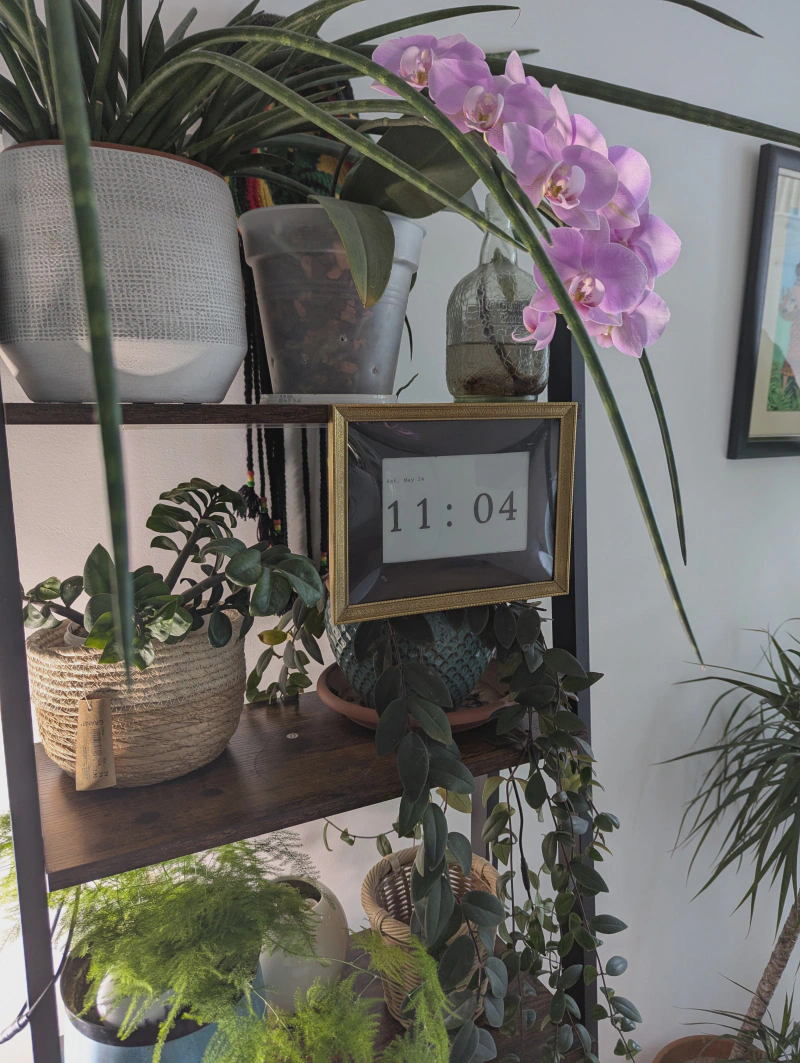 eInk wall clock for Adi